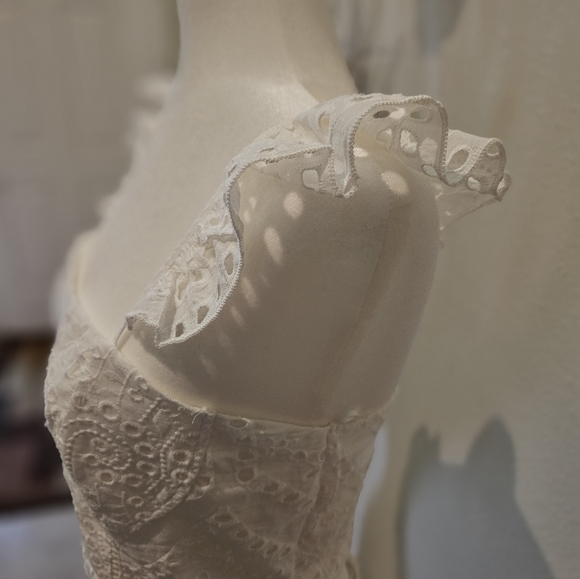 **NWOT** Beautiful White Skirt & Top Set M - Picture 5 of 7